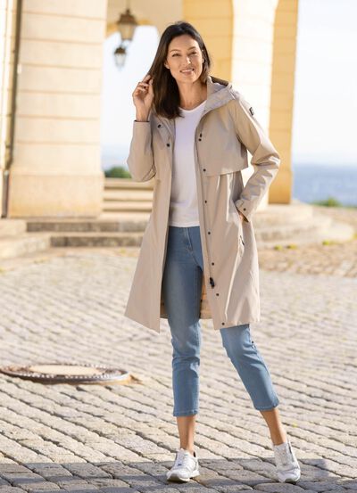 Funktionsmantel mit fester Kapuze 