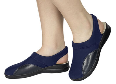 Bequeme Clogs aus Stretchmaterial mit elastischem Einschlupf 
