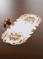 Filigran gearbeitete Tisch- und Raumdekoration 