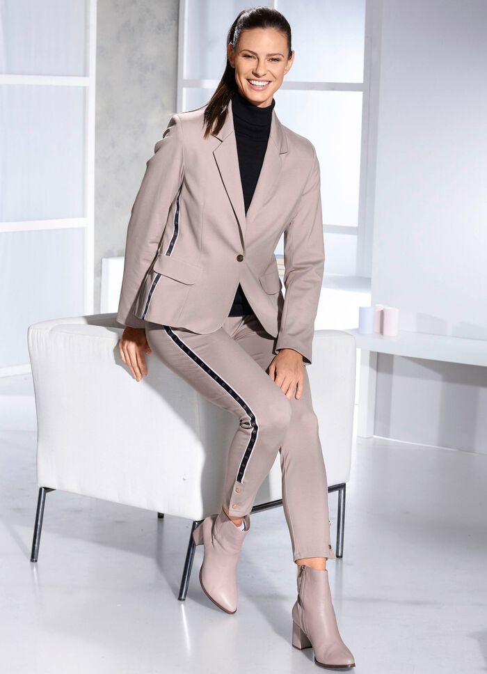 Hosenanzug aus elastischem Feinjersey 