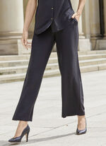 Hose in modischer Weite 