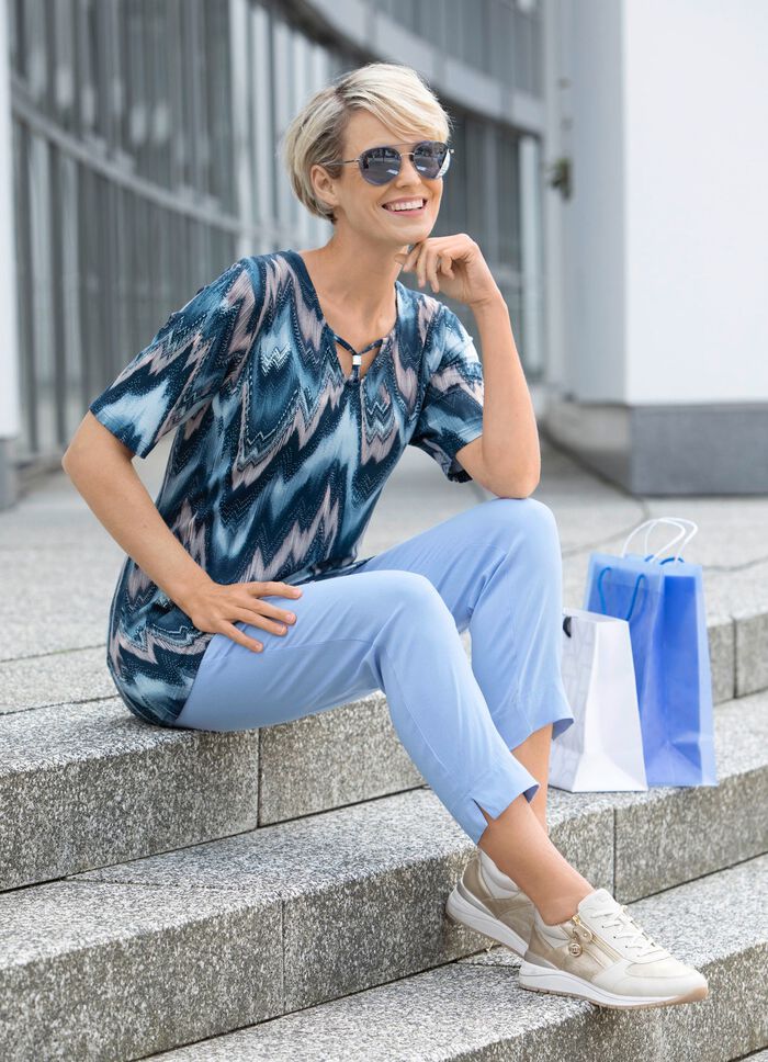 Shirt mit ausgefallener Ausschnittverarbeitung 