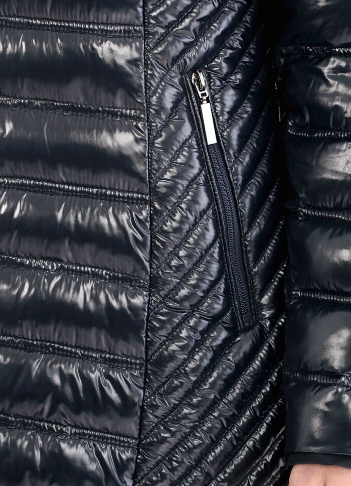 Jacke mit verschiedenen Steppvariationen 