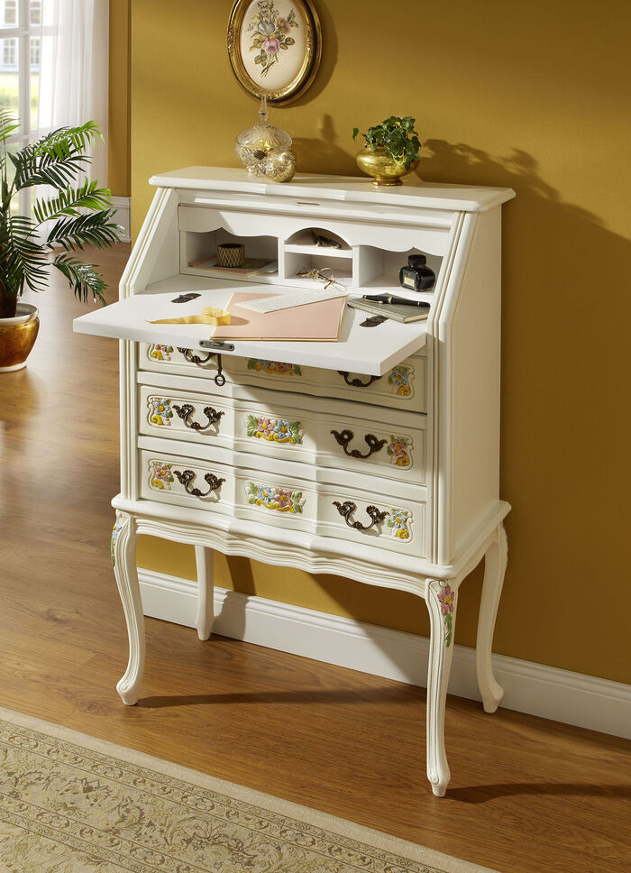 Teilmassive M&ouml;belserie mit kunstvollen Holzverzierungen WEISS