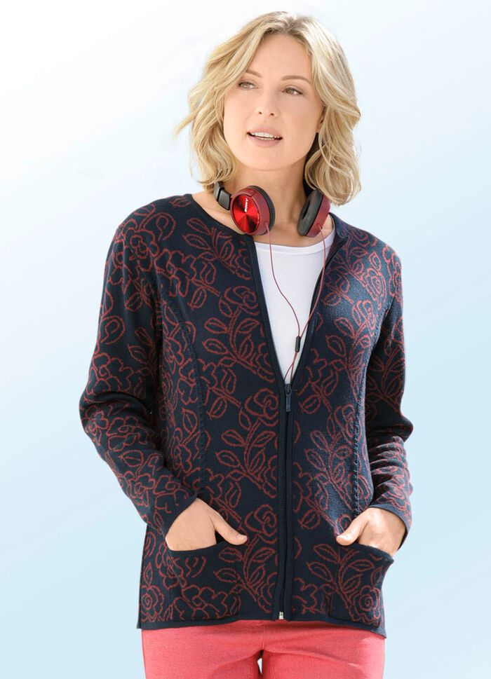Strickjacke in aufwendigem Dessin 