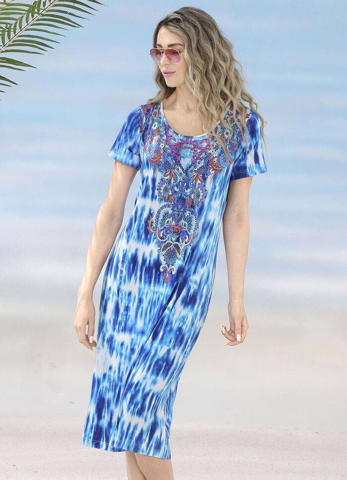 Laurina Kleid mit farbbrillantem Druckdessin. Schmucksteinchen und kurzen Ärmeln 