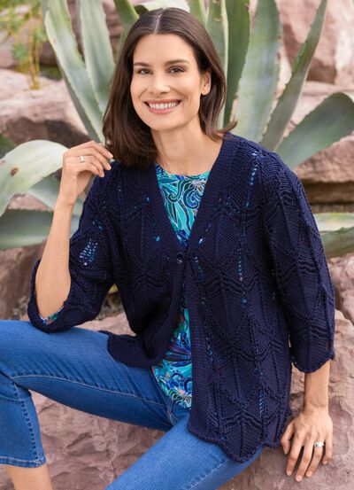 Strickjacke in effektvoller H&auml;keloptik 