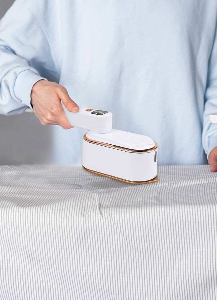 Handliches Dampfbügeleisen 