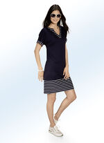 Kleid mit aparter Ausschnittlösung 