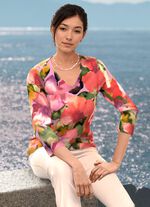 Pullover in floralem Feinstrick 