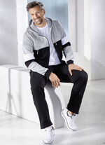 Freizeitanzug mit Kapuze 