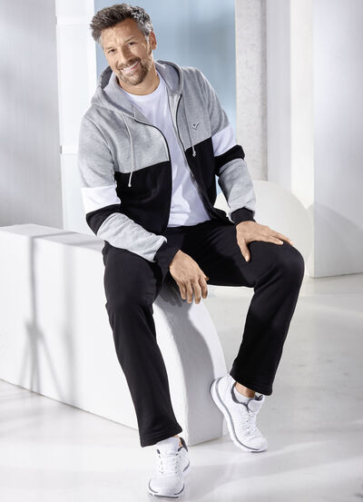 Freizeitanzug mit Kapuze 