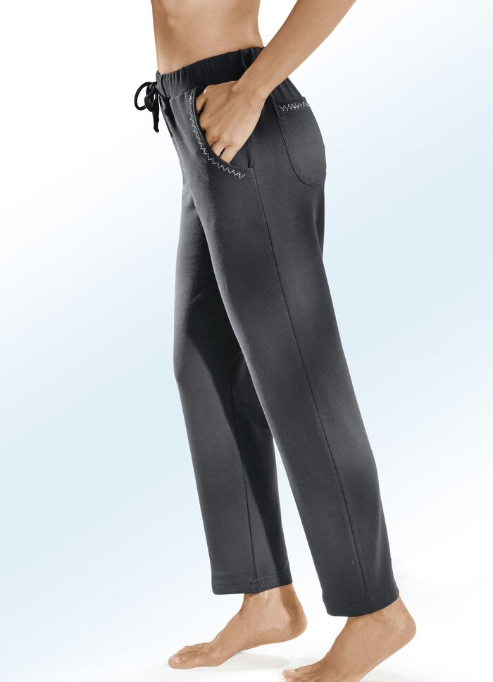 Hose mit dekorativer Nietenzier in 5 Farben 