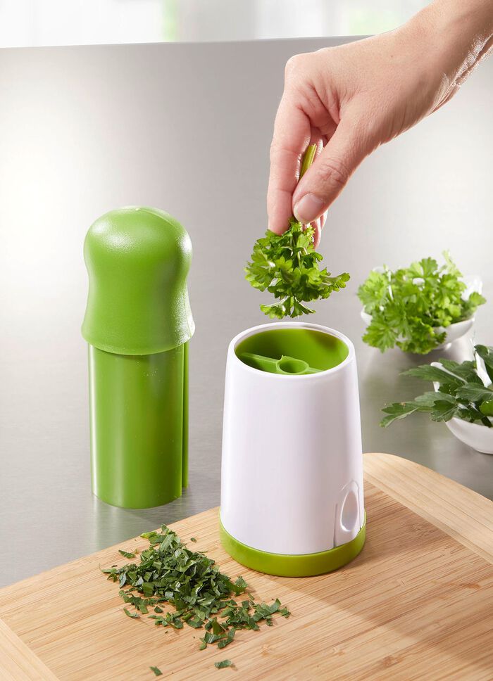 Im Handumdrehen frisch gehackte Kr&auml;uter 