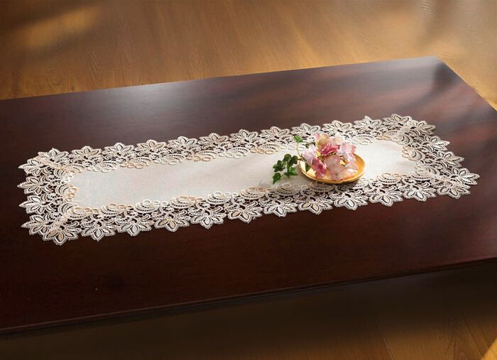 Elegante Raumdekoration mit 2-farbiger Makramee-Spitze 