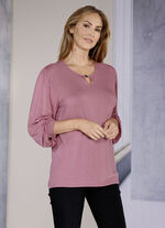 Exzellentes Shirt mit Schlitz und Zierschmuck in 2 Farben ROSENHOLZ