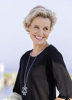 Schlangenkette mit bl&uuml;tenf&ouml;rmigem Anh&auml;nger 