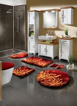 Naturnahe Badgarnitur mit Gr&auml;sermotiv 