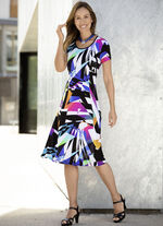 Kleid mit ausgestelltem Rockteil 