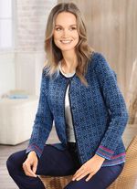 Strickjacke in dekorativem Dessin 