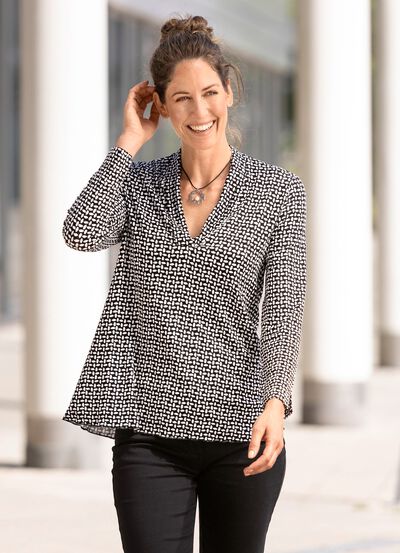 Shirt in leicht ausgestellter Form in 2 Farben 