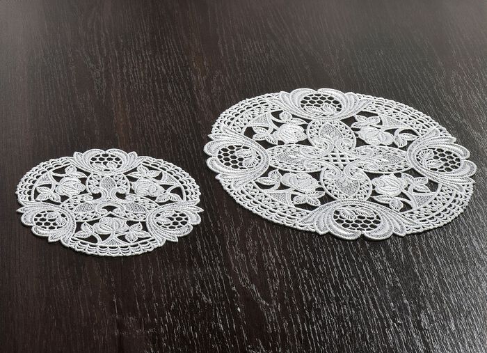 Tisch- und Raumdekoration aus echter Plauener Spitze 