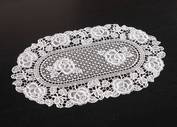 Tischdekoration aus Spitze WEISS